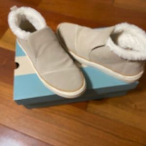 Womens Toms Paxton mid cut slip on shoes